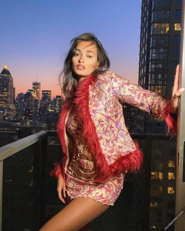 Gizele Oliveira Cover Photo